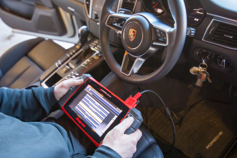 Detalle de herramientas de diagnóstico automotriz